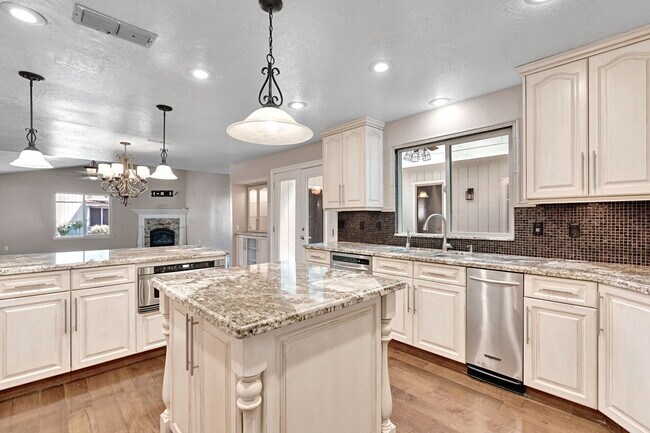 Building Photo - 1808 Cougar Ln