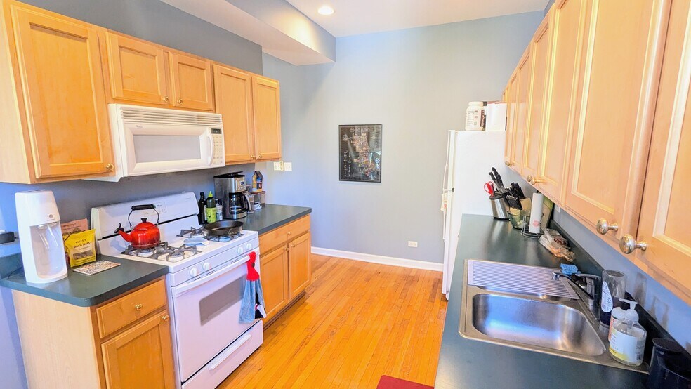 Building Photo - 3719 W Byron St