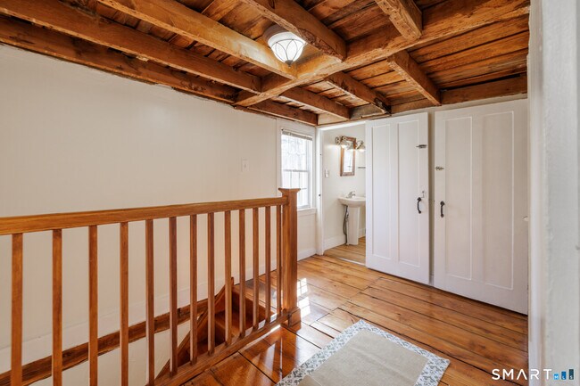 Building Photo - 1187 Mt Carmel Ave