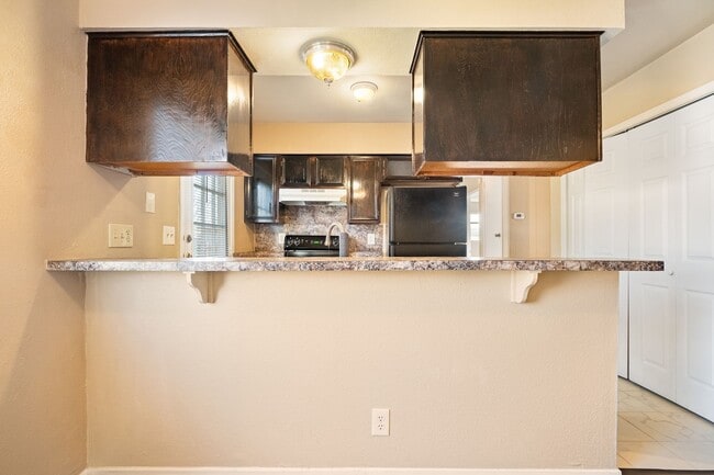 Building Photo - Charming 2 Bedroom, 2 Bath Duplex in a Prime South Austin Neighborhood