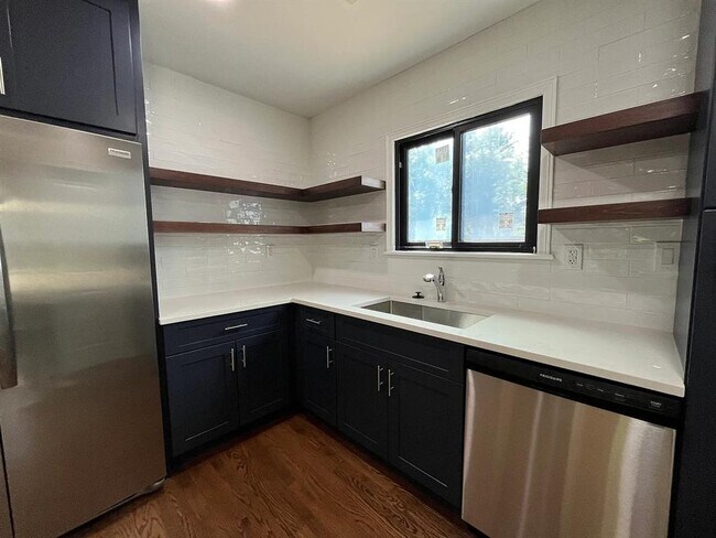 Building Photo - 4412 Bellvue Ave