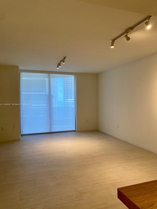 Building Photo - 1000 Brickell Plaza