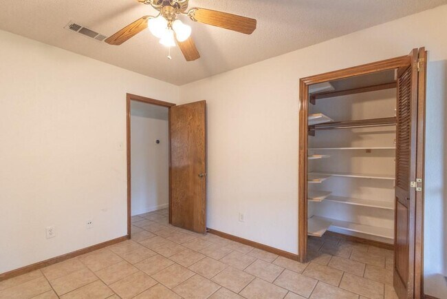 Building Photo - 11101 Froke Cedar Trail