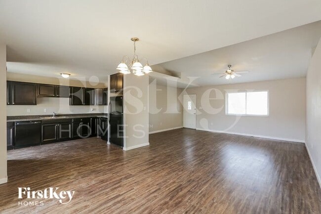 Building Photo - 1007 W 10th St