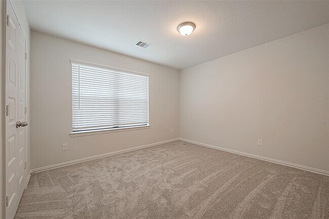 Building Photo - 27966 Western Crk Ct