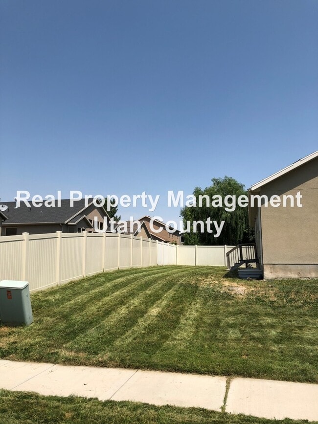 Building Photo - New Lower Price! Updated home in Saratoga Springs