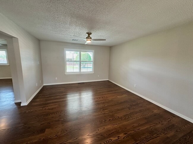 Building Photo - For Rent: Upgraded 3 Bed, 2.5 Bath Home in...