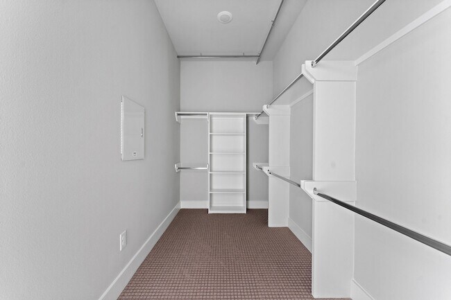 Building Photo - 2183 Mansfield St