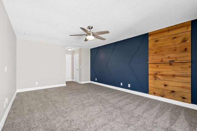 Building Photo - Pet Friendly Three Bedroom with Bonus!