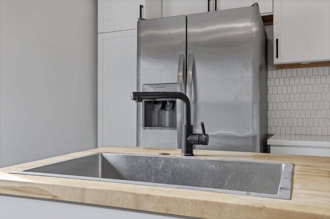 Building Photo - Elegant College Avenue Residence in a Prime Columbus Location