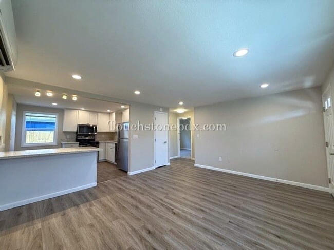 Building Photo - 5116 SE Mitchell St