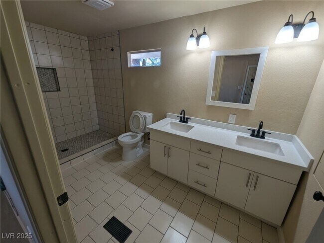 Building Photo - 1480 W Irons St