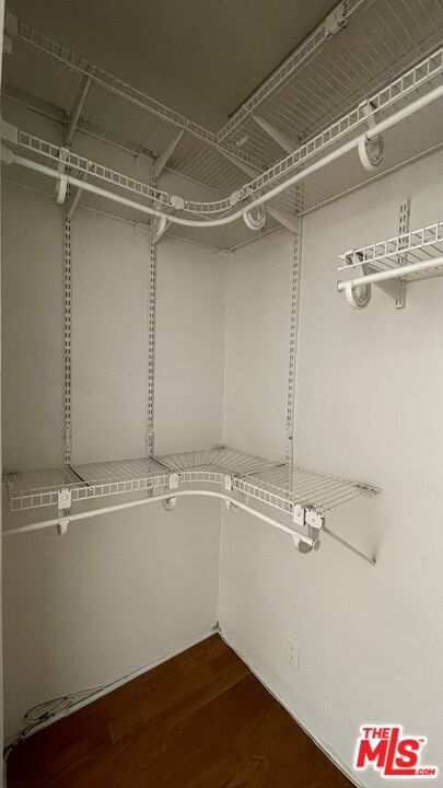 Building Photo - 444 N Sycamore Ave