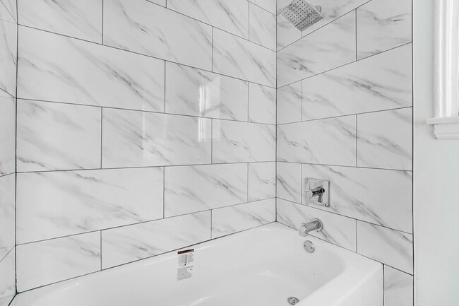 Building Photo - Bright and Spacious Upper-Floor Studio Apartment with Parking