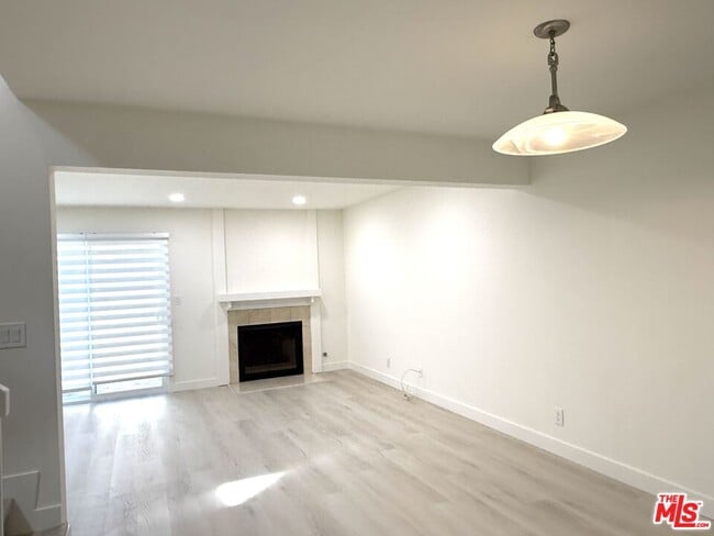 Building Photo - 3130 Montrose Ave