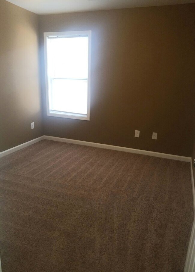 Building Photo - 4 Bedroom Single Family Home in Morrow!