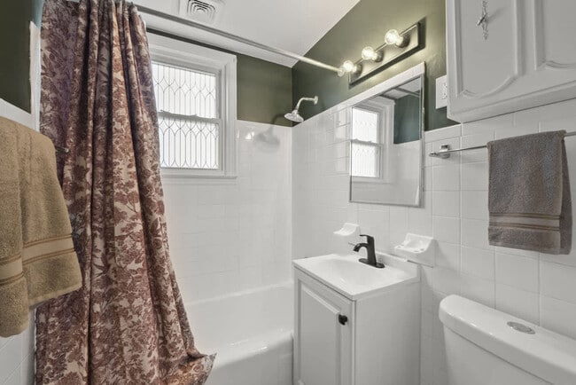 Building Photo - 1710 Hess Blvd