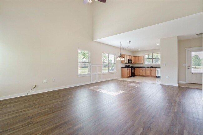 Building Photo - BROOKHAVEN BEAUTY