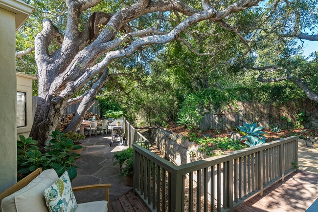 Building Photo - 548 San Ysidro Rd