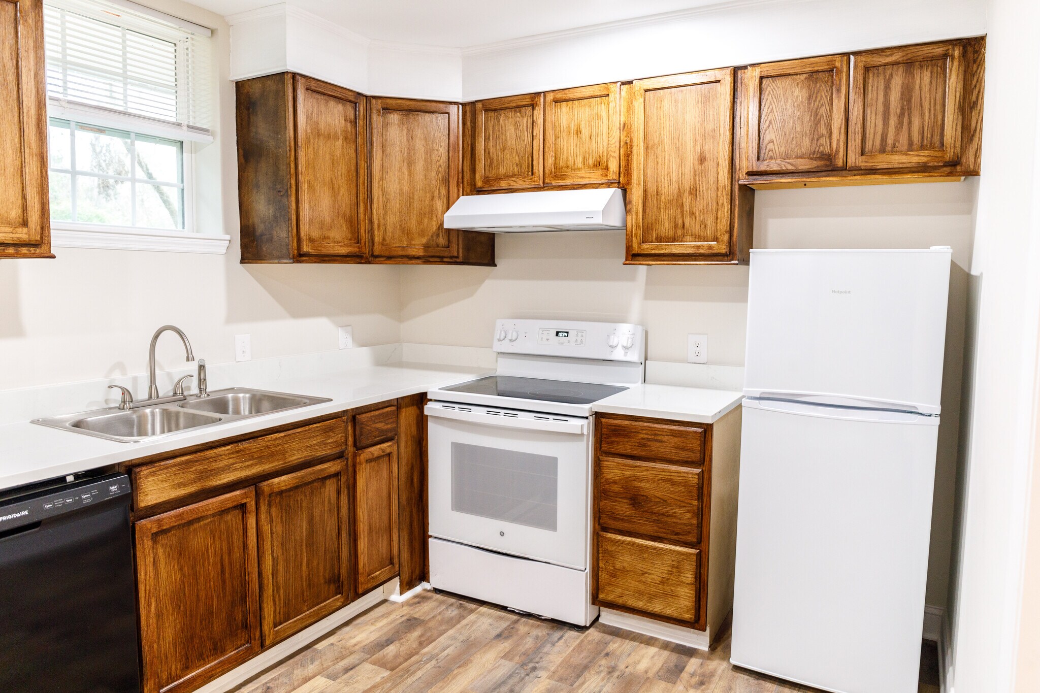 Building Photo - 1916 2nd Dr