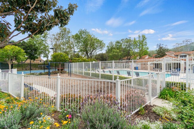 Building Photo - 471 Lorenzo Dr