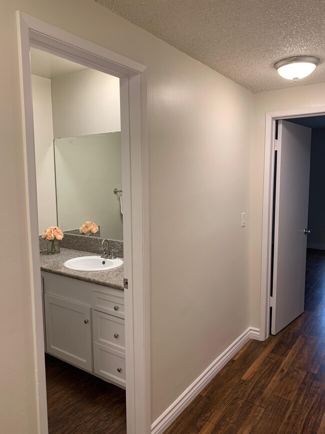 Building Photo - The Empress Apartments