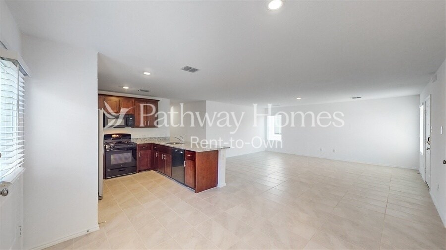 Building Photo - 1329 Plum Rd