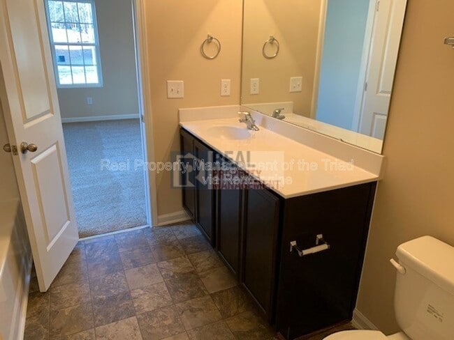 Building Photo - 3916 Mountainridge Dr