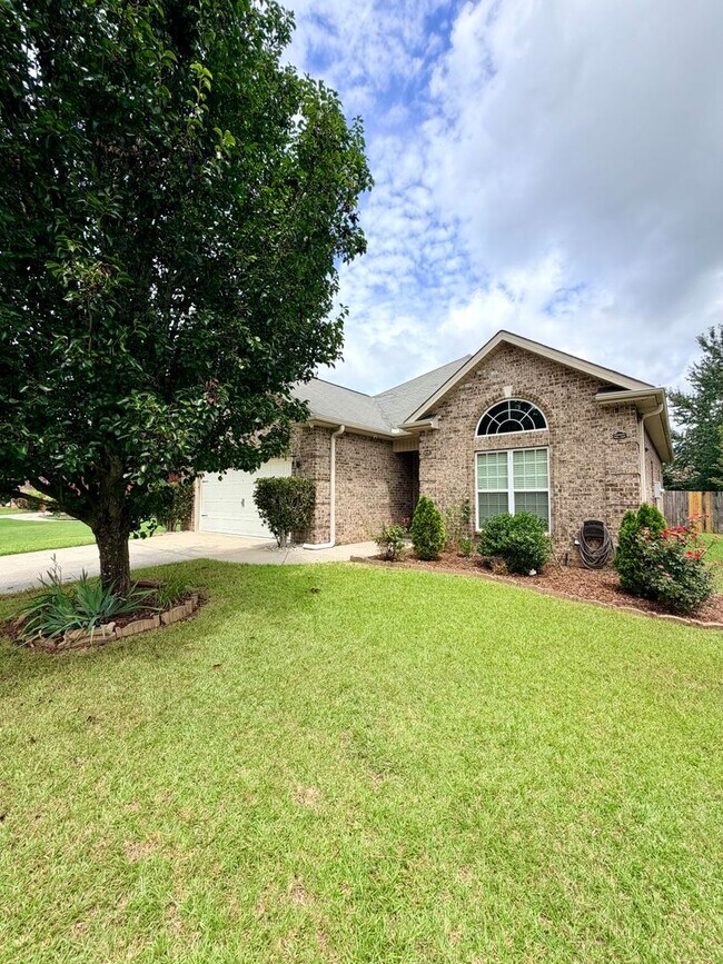 Building Photo - 705 Post Oak Way