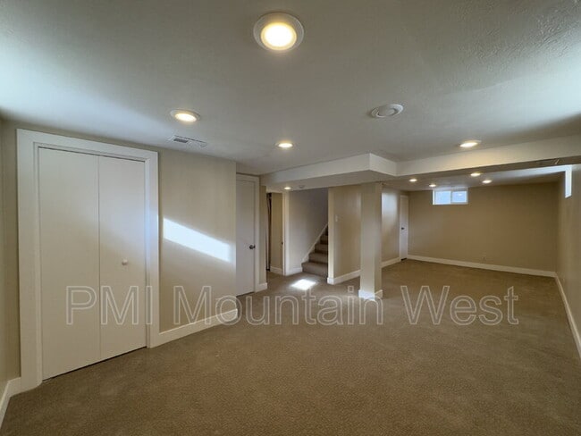 Building Photo - 1878 E Stratford Ave