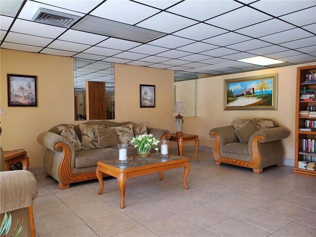 Building Photo - 2200 E Hallandale Beach Blvd