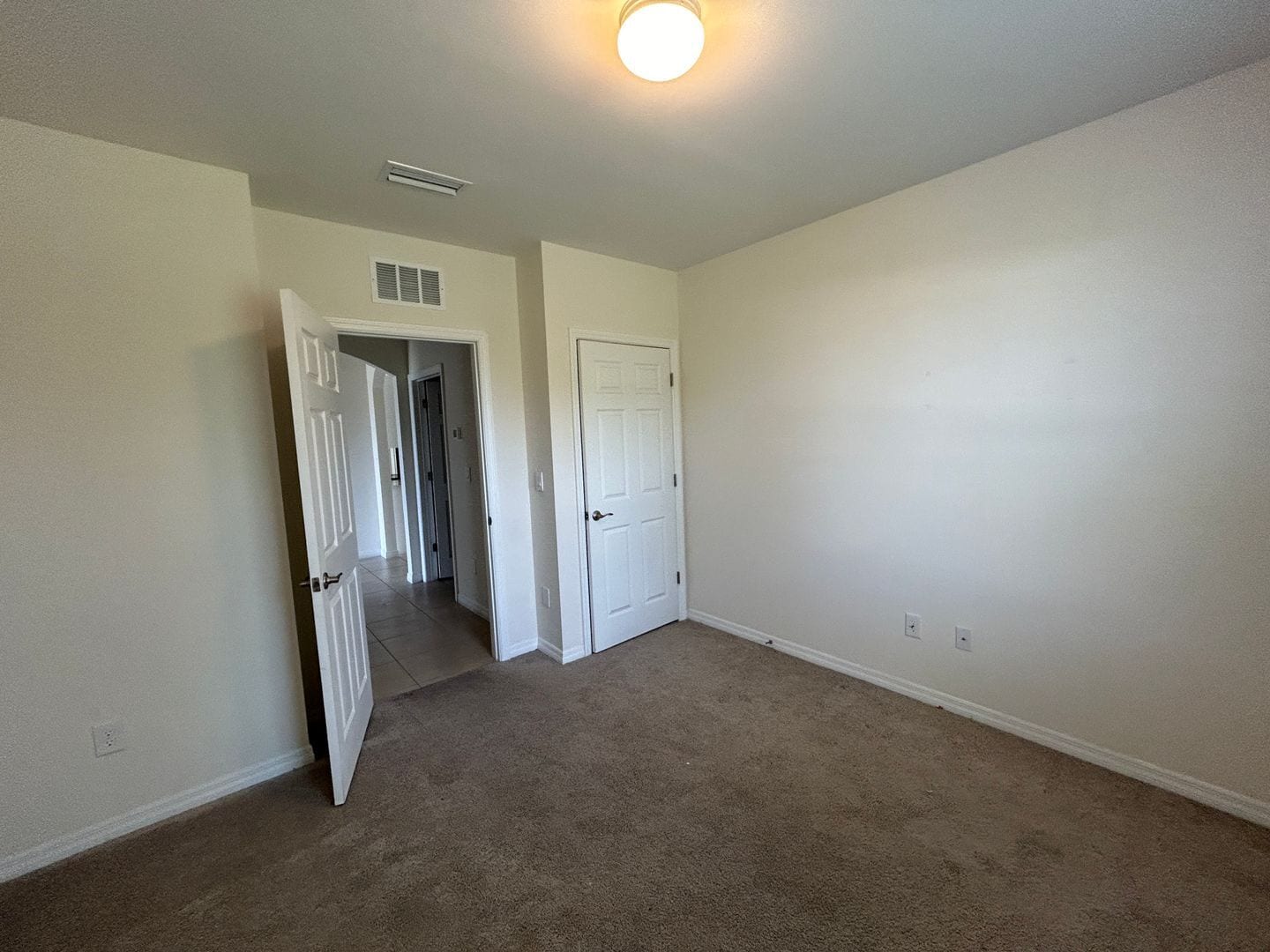 Building Photo - 4/2 Newer construction Available June 22nd