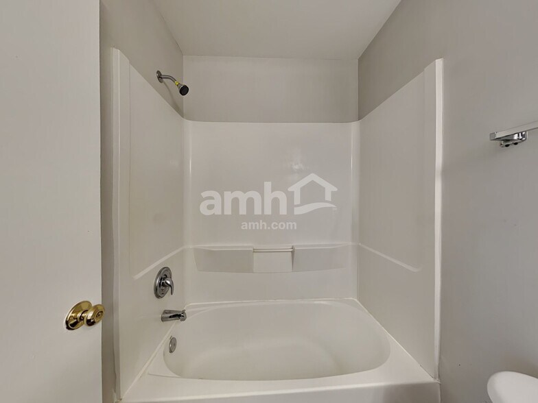 Building Photo - 621 Arbor Cir