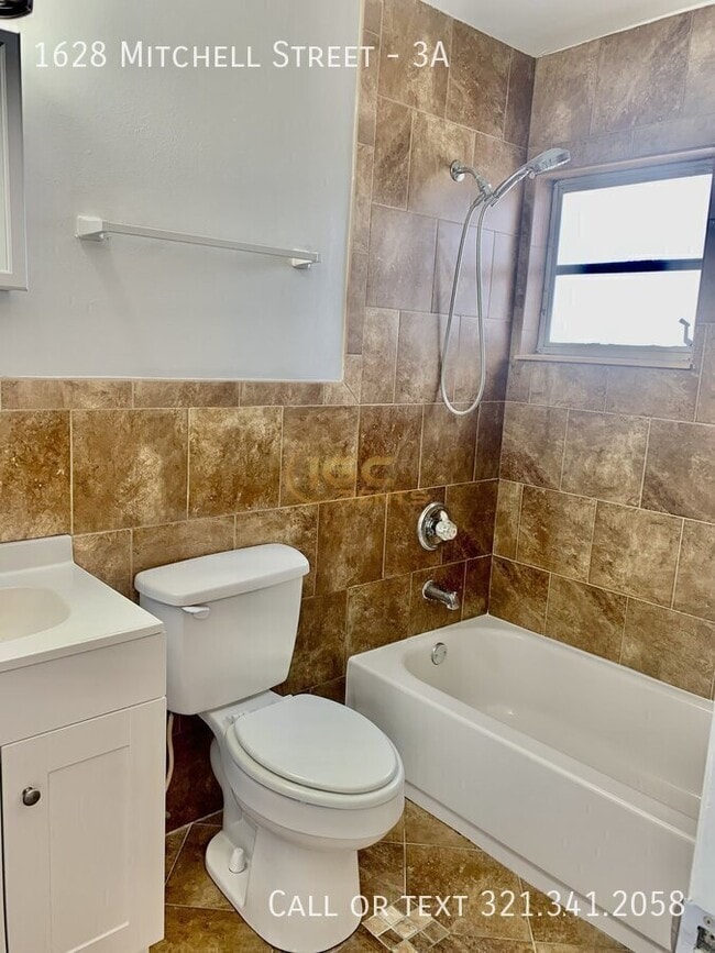 Building Photo - 1628 Mitchell St