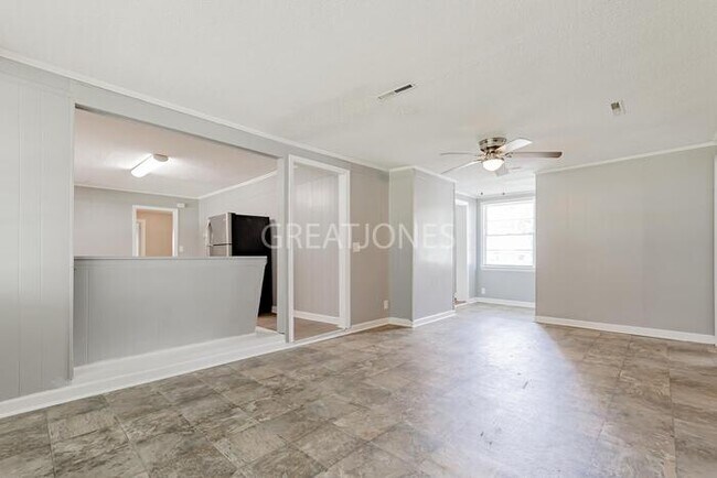 Building Photo - Charming 4 Bedroom in Batesburg-Leesville!