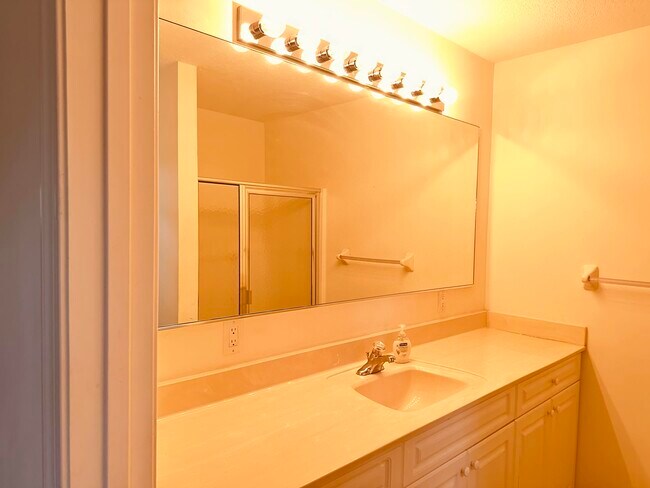 Building Photo - 2088 SE Wild Meadow Cir