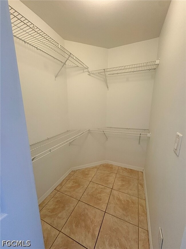 Building Photo - 1909 SE Van Loon Terrace