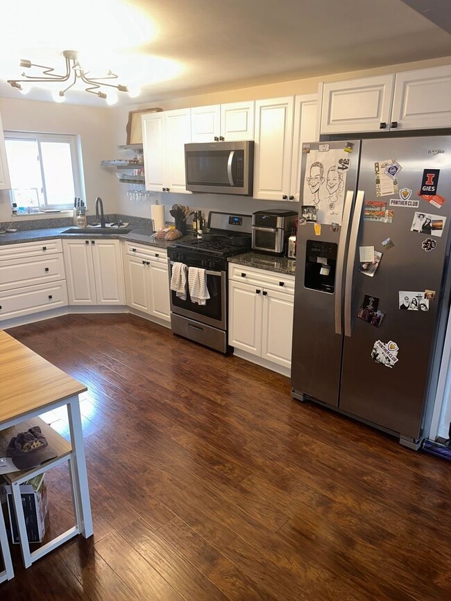 Building Photo - 102 s 126th