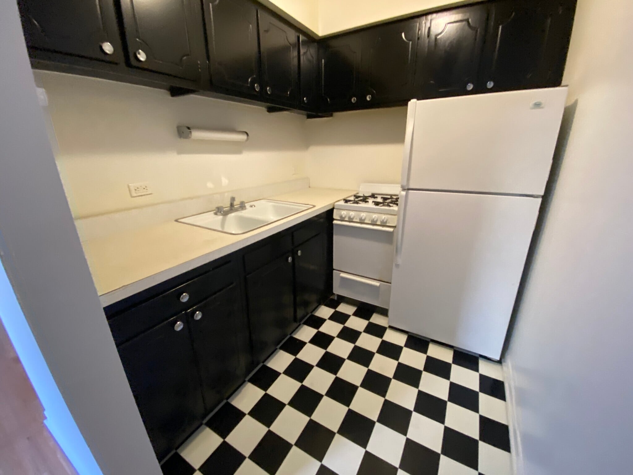 Building Photo - 516 W Melrose St