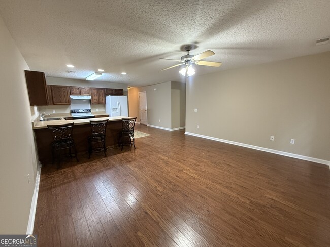 Building Photo - 8002 Towne Pk Dr