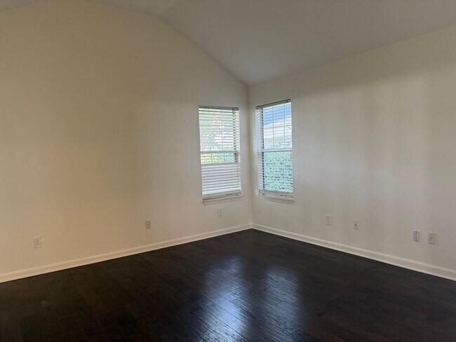 Building Photo - 303 Norvich Ct