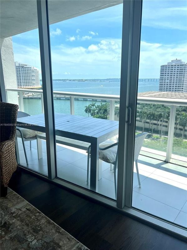 Building Photo - 495 Brickell Ave