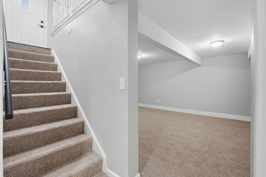 Building Photo - 2603 W 55th St