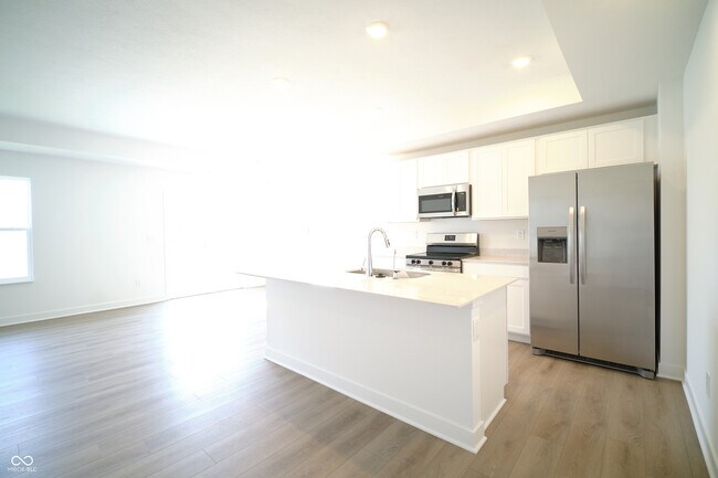 Building Photo - 8699 Maroska St