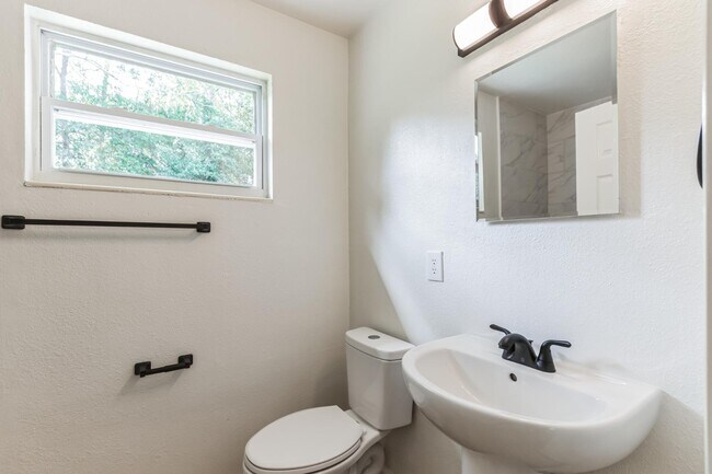 Building Photo - 4818 Dallen Lea Dr