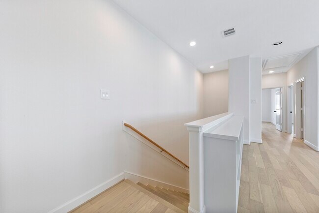 Building Photo - 946 Judiway St