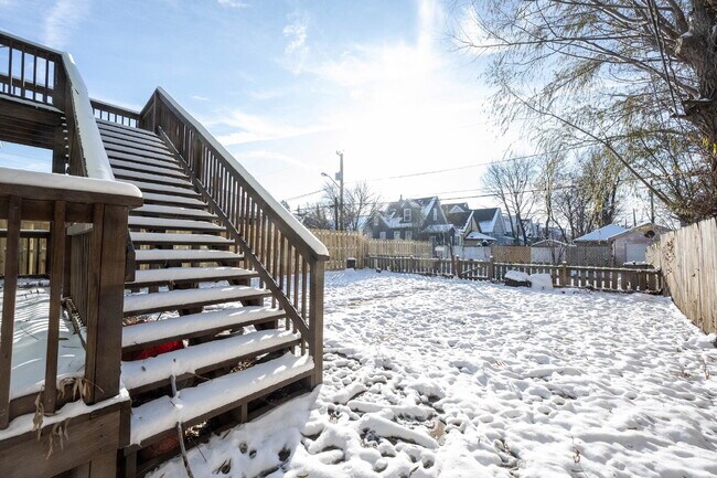 Building Photo - "Spacious 3-Bedroom Duplex on East Washington Street with 3 Full Baths – Ideal Living in Indianap...