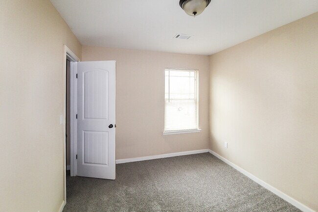 Building Photo - Two-Story Home in Locust Grove, GA