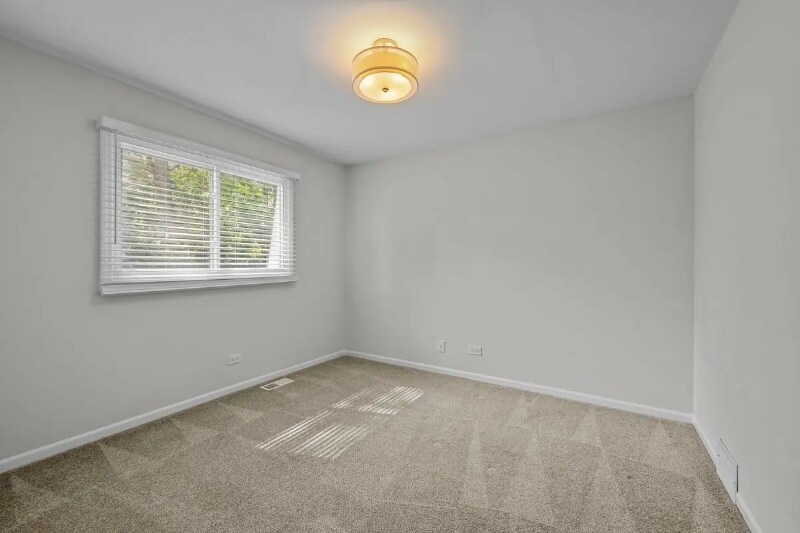 Building Photo - 2500-2502 Green Bay Rd