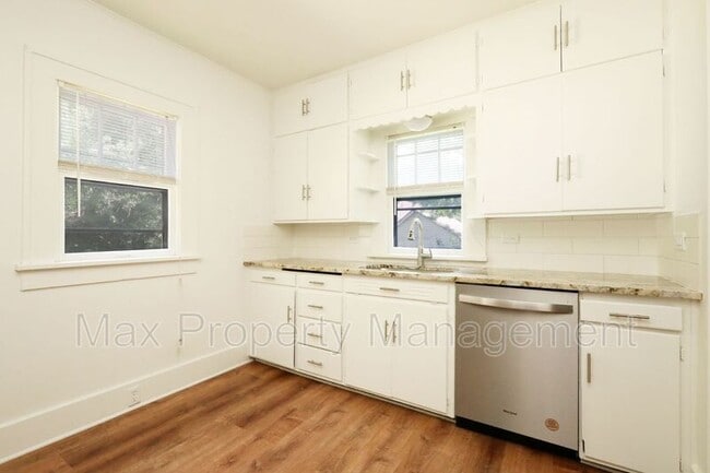 Building Photo - 1113 Douglas Ave